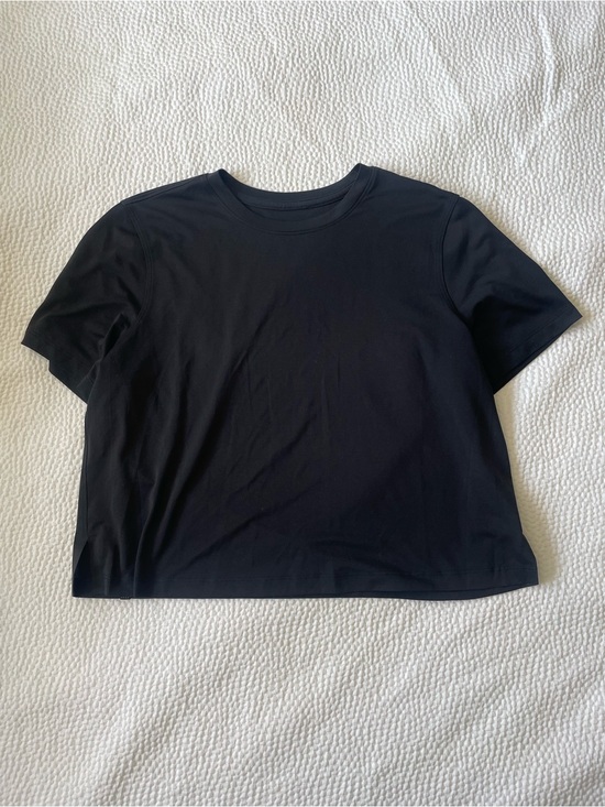lululemon athletica Tops - Lululemon cropped tee